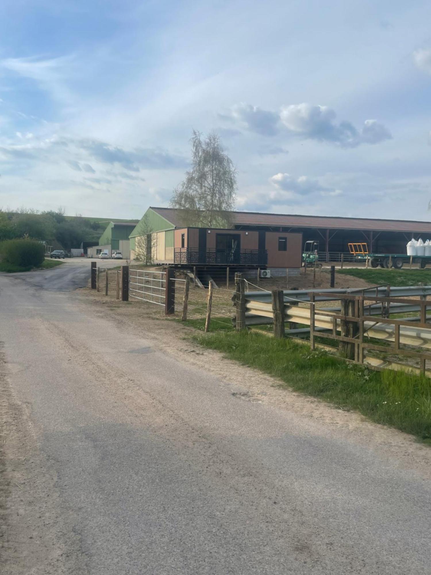 Au Coeur De La Ferme 2 Villa Lacroix-sur-Meuse Екстериор снимка